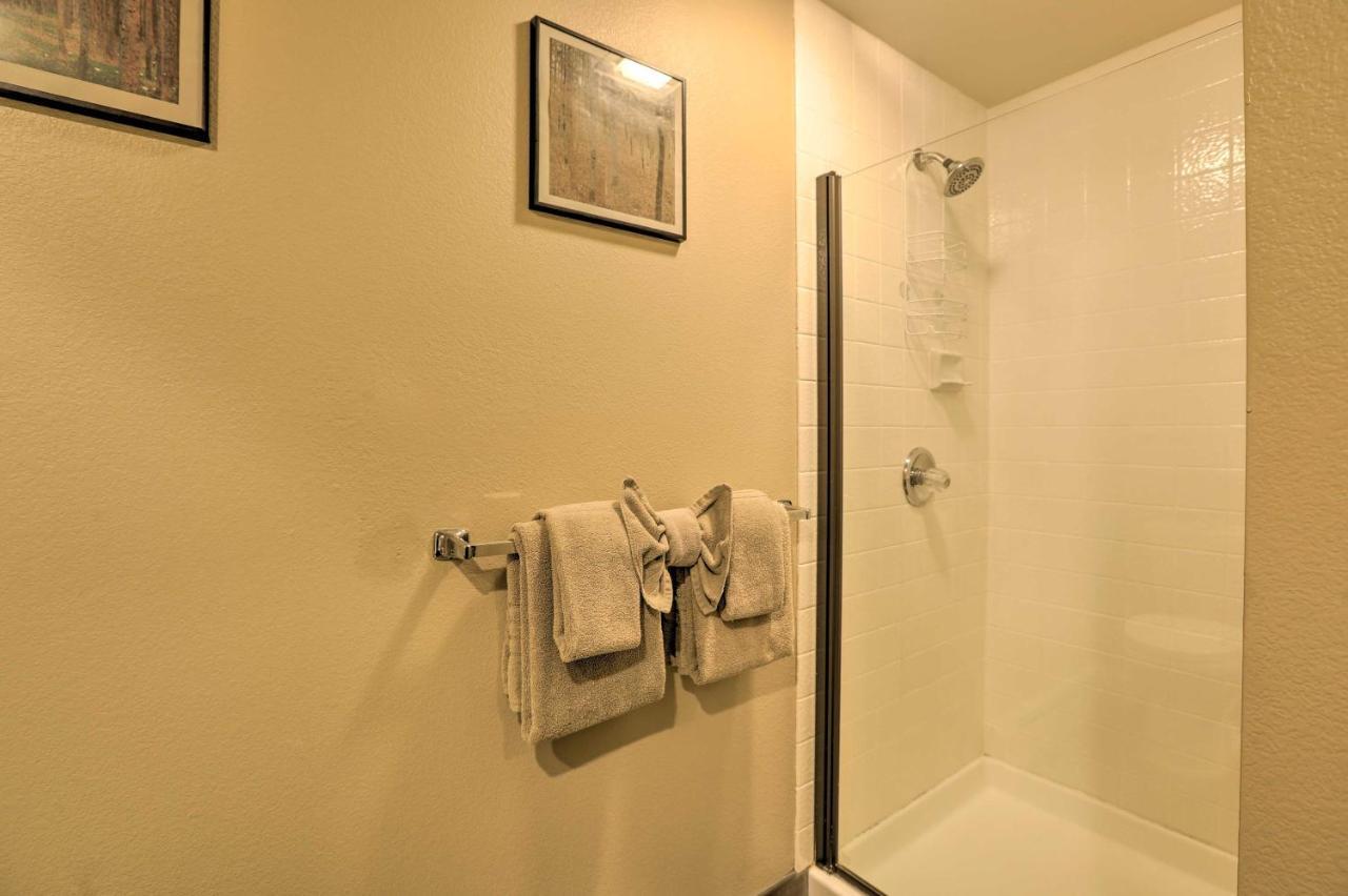 Corner-Unit Condo With Grill Walk To Lake Tahoe! อินไคลน์วิลเลจ ภายนอก รูปภาพ